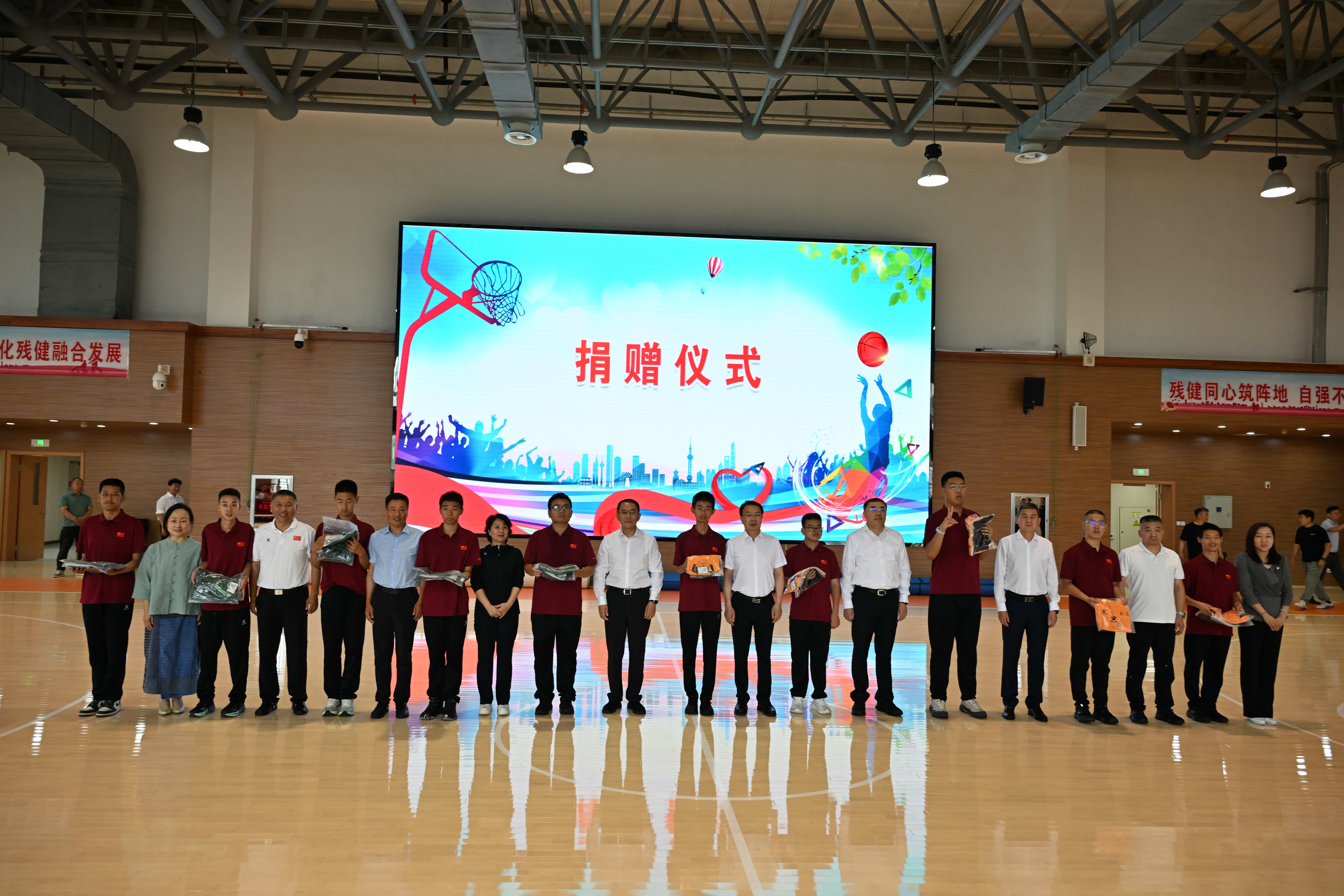 图为捐赠仪式现场