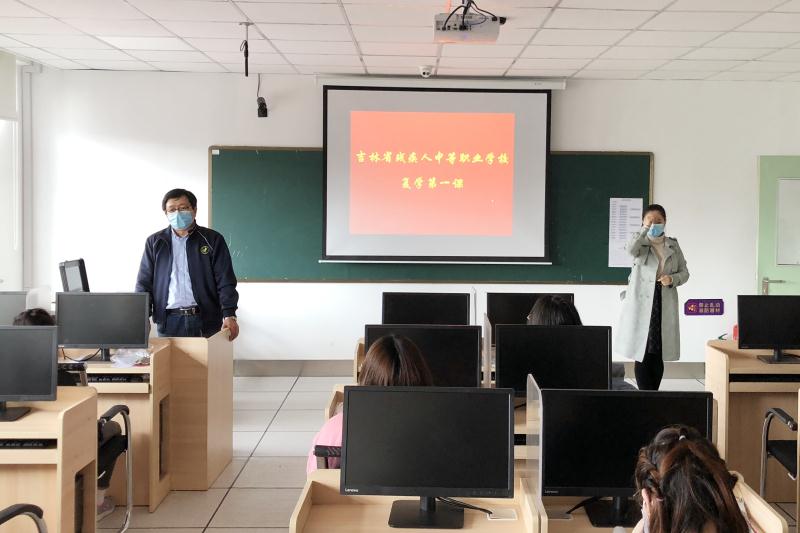 杜校长为同学们上开学第一课