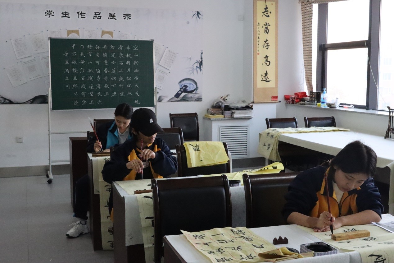 图为软笔书法项目