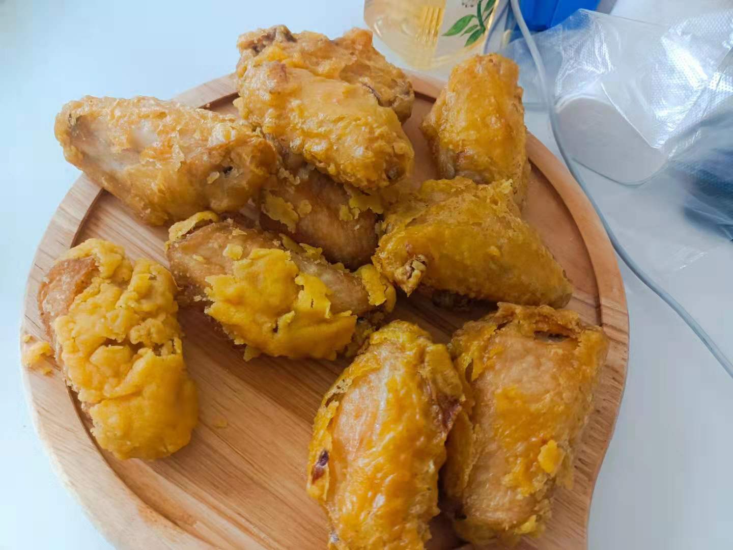 图为学员炸鸡制作完成