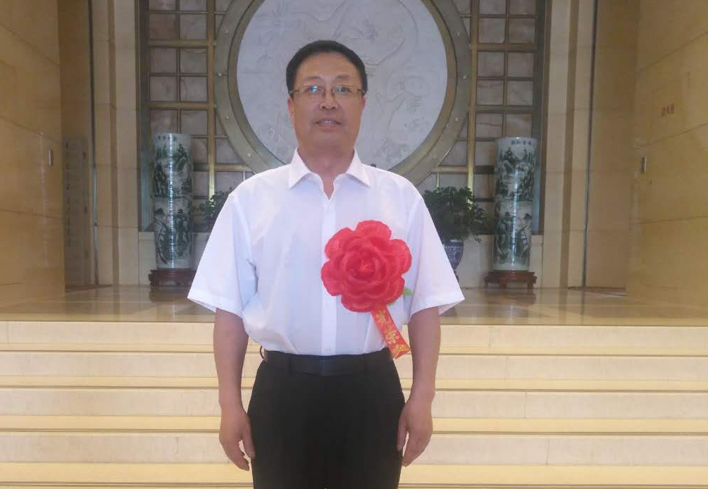 图为辽源市特殊教育学校校长张铁东